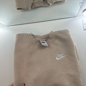 NWOT Nike Sportswear Club Fleece Youth Medium Crewneck (unisex)